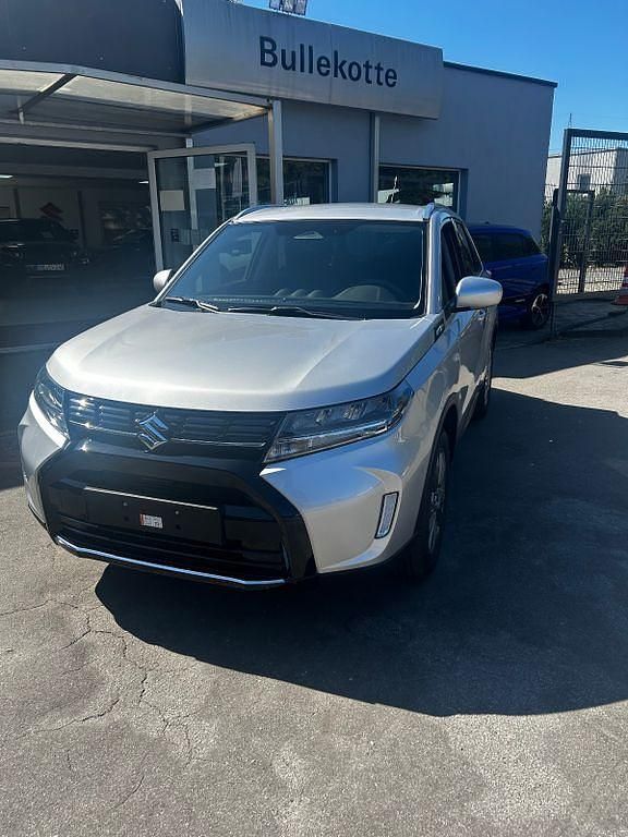 Gebraucht 2023 Suzuki Vitara Comfort SUV | 24.990 € (Etwas zu teuer) - Bild 1/4