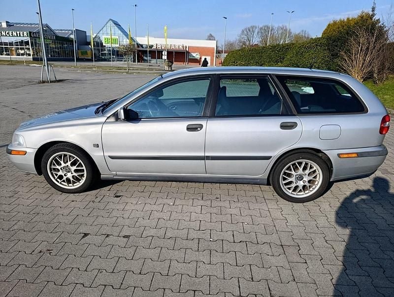 Gebraucht Volvo V40 122 PS (89 kW) 2004 Silber Kombi