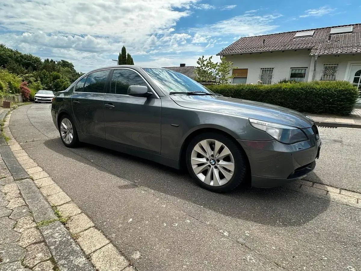 Gebraucht BMW 530 231 PS (169 kW) 2006 Grau Limousine