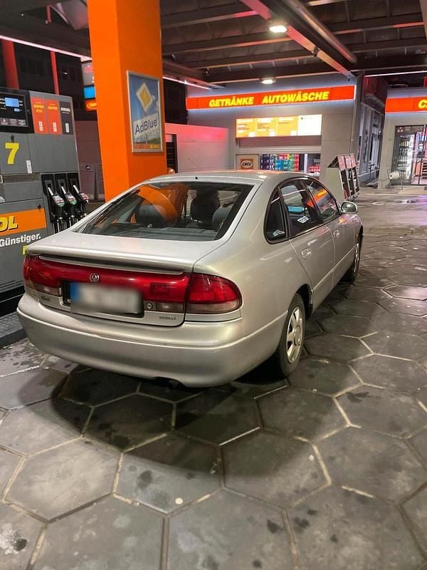 Grau Gebraucht 1995 Mazda 626 Limousine | 2.000 € - Bild 1/4