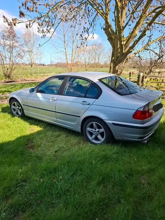 Gebraucht BMW 318 118 PS (86 kW) 2001 Silber Limousine