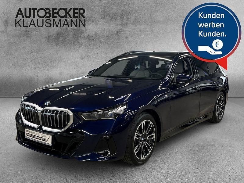 Tansanitblau ii metallic Gebraucht 2024 BMW 520 Comfort Edition Kombi | 54.959 € (Fairer Preis) - Bild 1/4