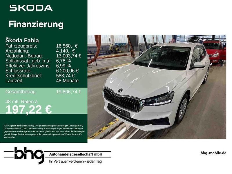 Weiß Gebraucht 2022 Skoda Fabia Ambition Kleinwagen | 16.560 € (Fairer Preis) - Bild 1/4