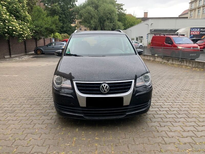 Schwarz Gebraucht 2009 VW Touran Freestyle Van / Kleinbus | 2.800 € (Superpreis) - Bild 1/4