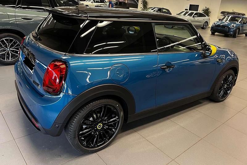 Gebraucht Mini Cooper SE Classic 135 kW (184 PS) 2023 Blau Kleinwagen
