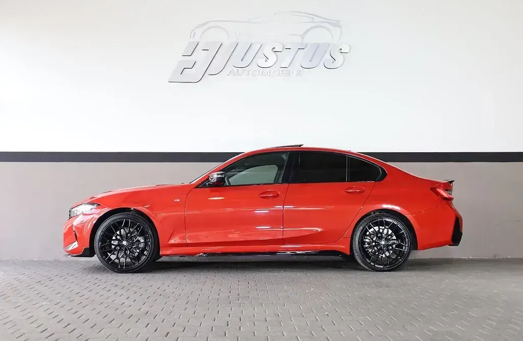 Gebraucht BMW 330 Performance 258 PS (189 kW) 2023 Melbourne rot metallic (a75) Limousine