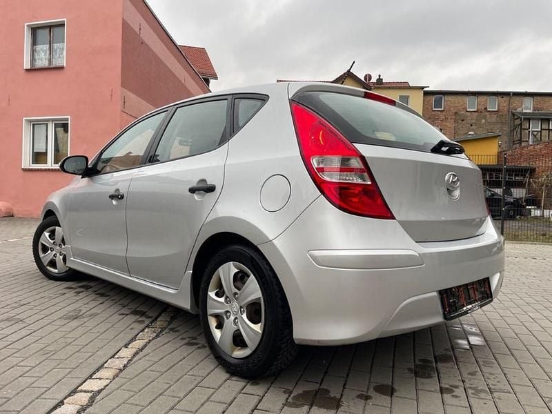 Gebraucht Hyundai i30 Classic 109 PS (80 kW) 2012 Silber Limousine