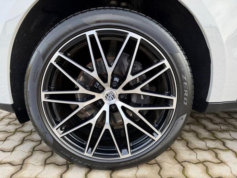 Gebraucht Porsche Macan 265 PS (194 kW) 2023 Grau SUV