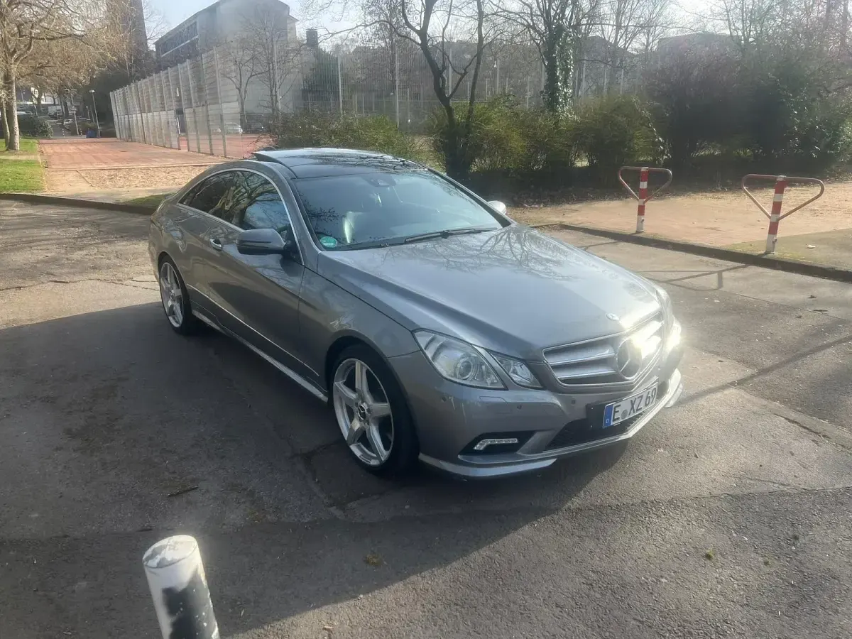 Gebraucht Mercedes E500 388 PS (285 kW) 2009 Grau Coupé