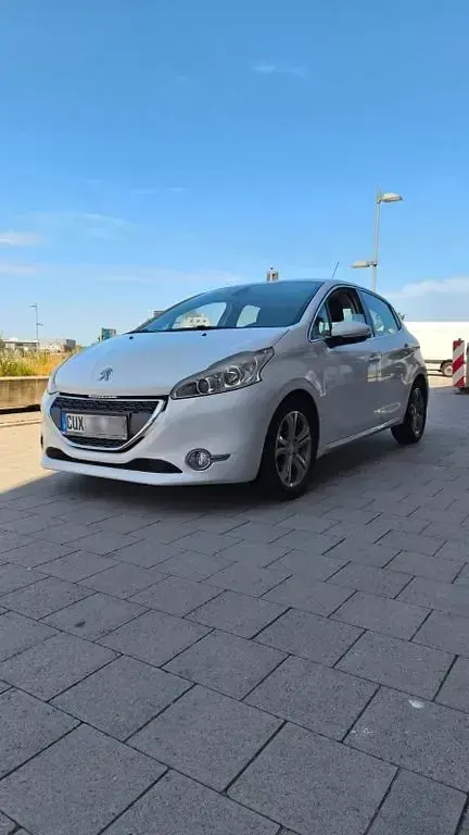 Gebraucht Peugeot 208 Allure 120 PS (88 kW) 2012 Weiß Kleinwagen
