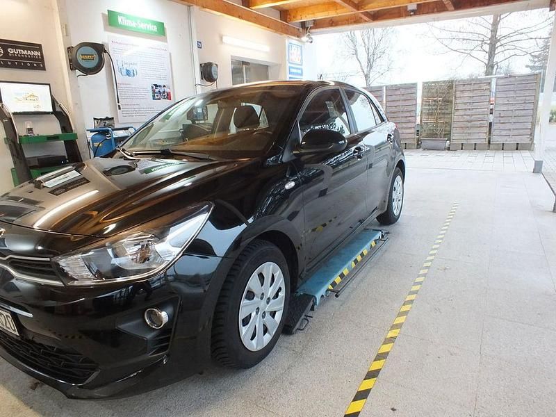 Gebraucht Kia Rio Vision 84 PS (61 kW) 2021 Schwarz Limousine