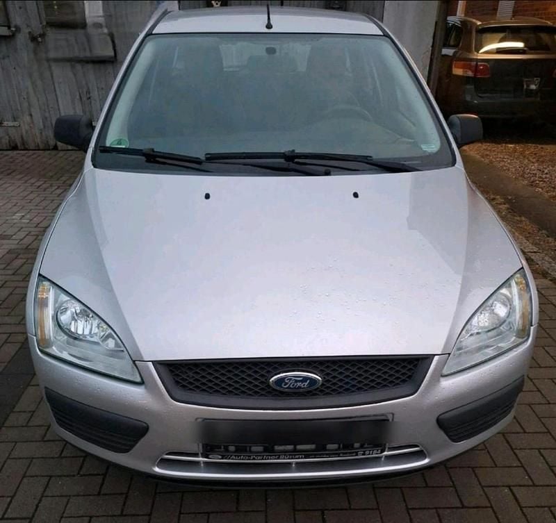 Silber Gebraucht 2005 Ford Focus Kombi | 2.049 € (Fairer Preis) - Bild 1/4