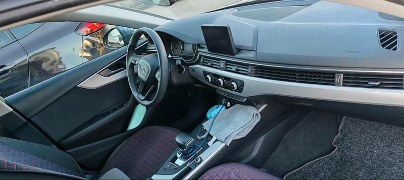 Grau Gebraucht 2019 Audi A4 Kombi | 13.000 € (Guter Preis) - Bild 1/4