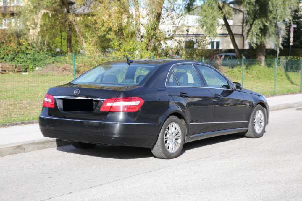 Gebraucht Mercedes E200 136 PS (100 kW) 2012 Schwarz metallic Limousine