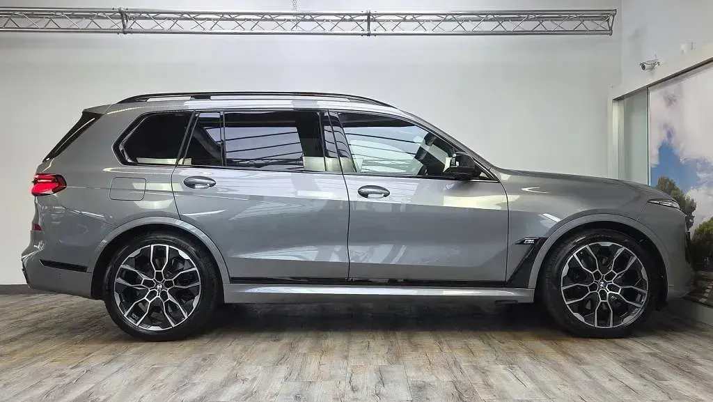 Gebraucht BMW X7 M Sport 530 PS (389 kW) 2025 (0c4w) skyscraper grey metallic SUV