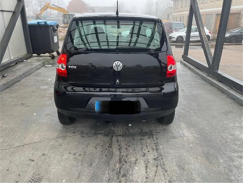 Gebraucht VW Fox 54 PS (39 kW) 2008 Schwarz Kleinwagen