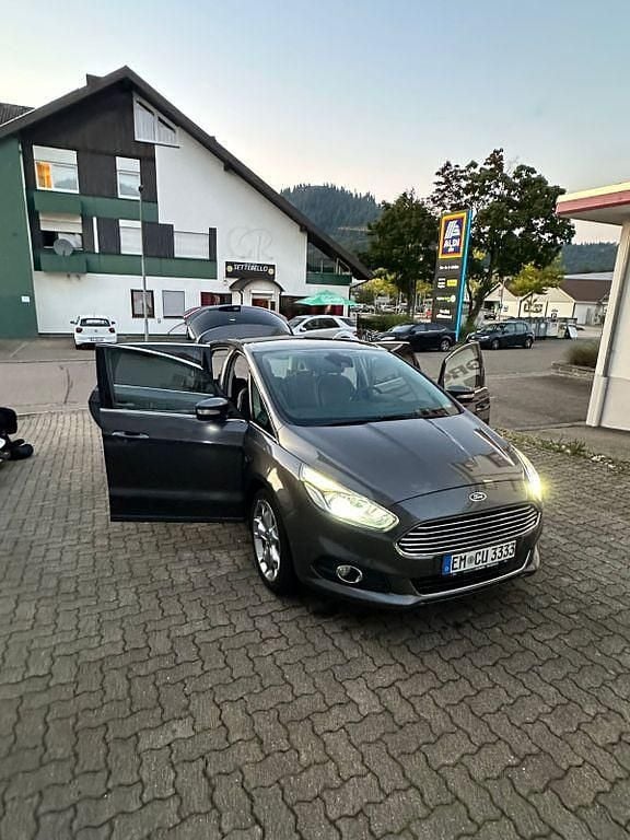 Gebraucht Ford S-MAX Titanium 209 PS (153 kW) 2016 Grau Van / Kleinbus