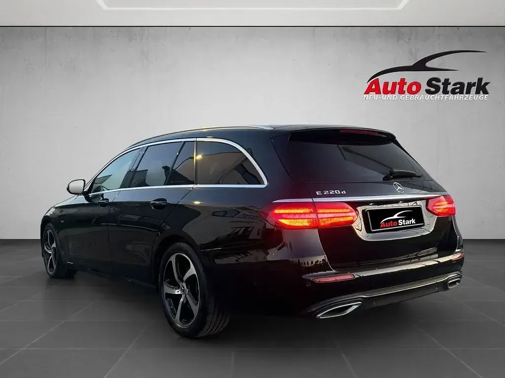 Gebraucht Mercedes E220 Style 194 PS (142 kW) 2020 Schwarz Limousine