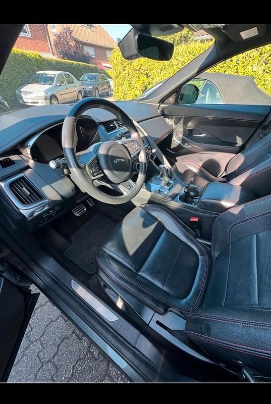 Gebraucht Jaguar E-Pace Chequered Flag 180 PS (132 kW) 2020 Grau SUV