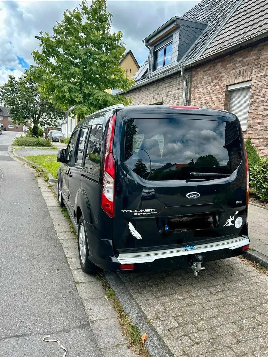 Gebraucht Ford Tourneo Connect Titanium 101 PS (74 kW) 2016 Schwarz Van / Kleinbus