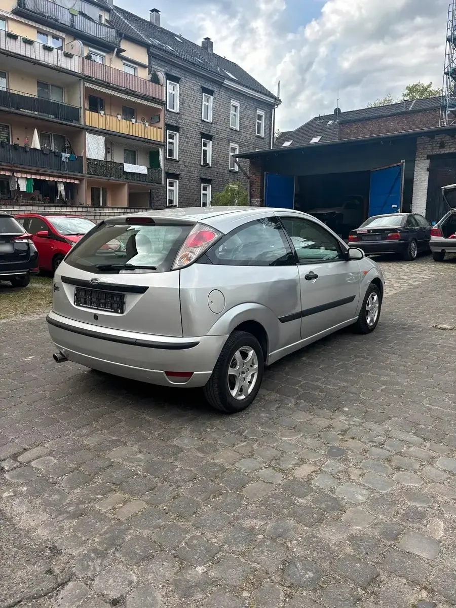 Second-hand Ford Focus 115 CP (84 kW) 2005 Argintiu Hatchback