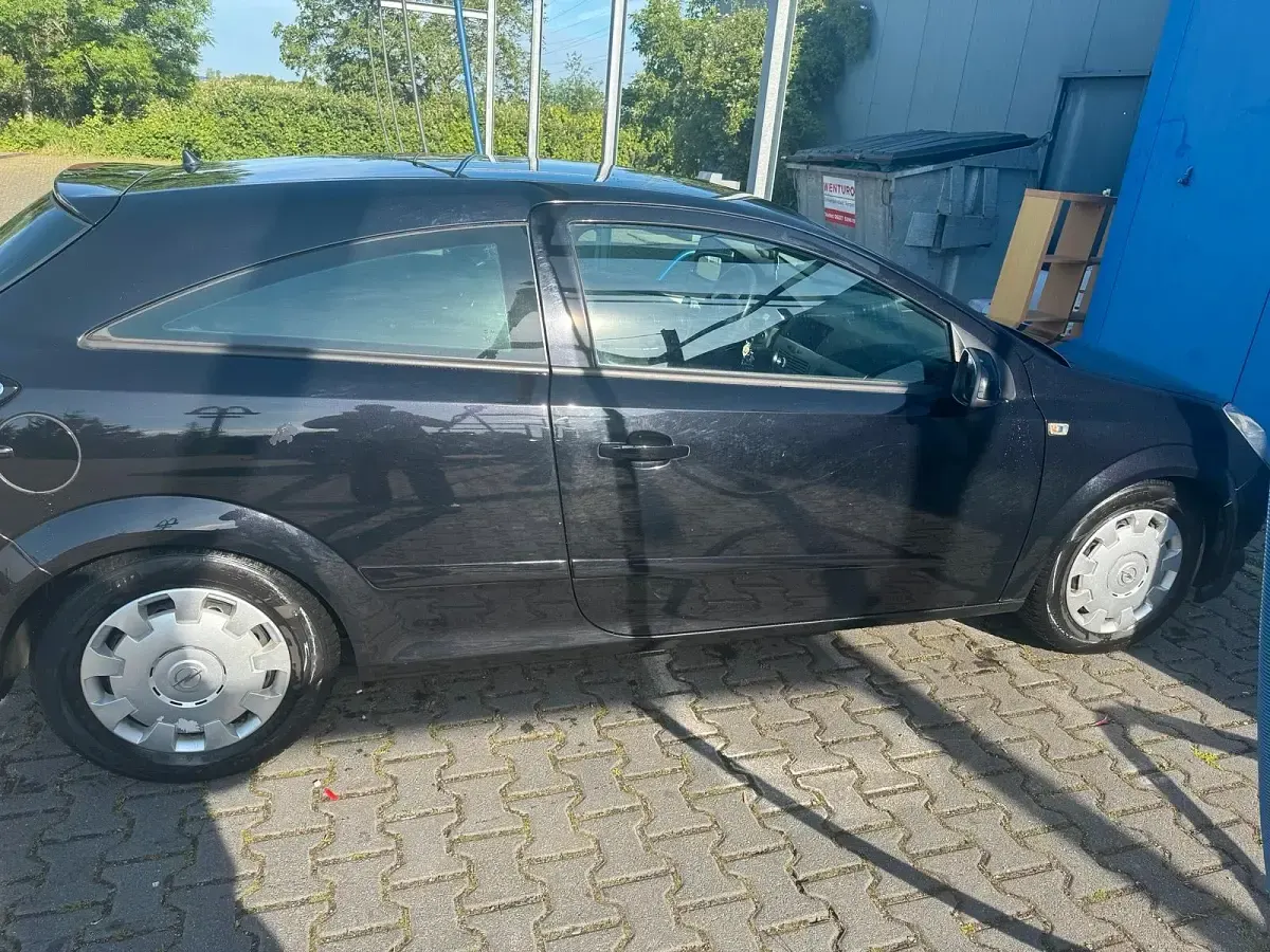 Gebraucht Opel Astra GTC 110 PS (80 kW) 2008 Schwarz Coupé