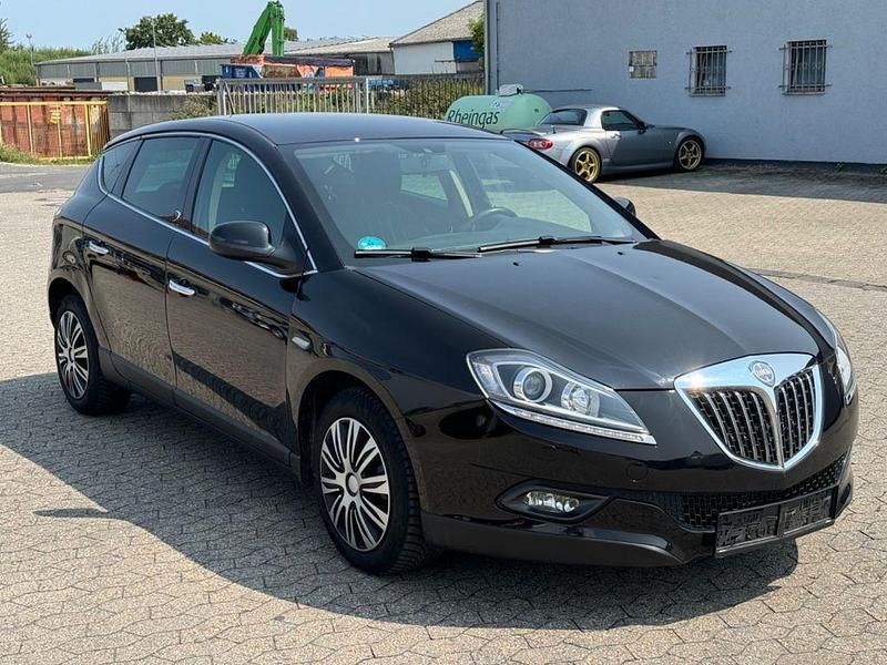 Schwarz Gebraucht 2011 Lancia Delta Kleinwagen | 5.950 € (Fairer Preis) - Bild 1/4