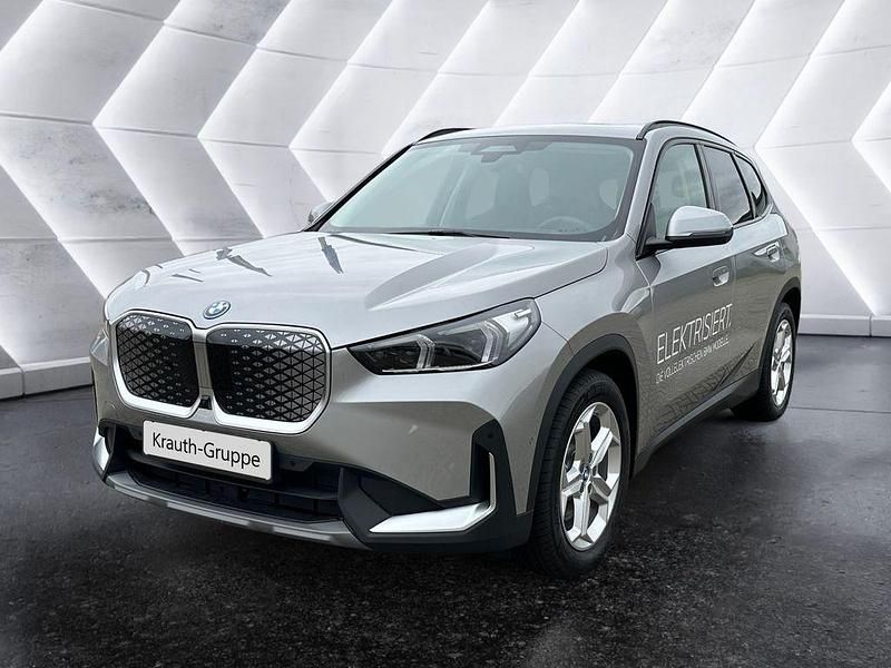 Silber Gebraucht 2025 BMW iX1 Performance SUV | 62.100 € - Bild 1/4