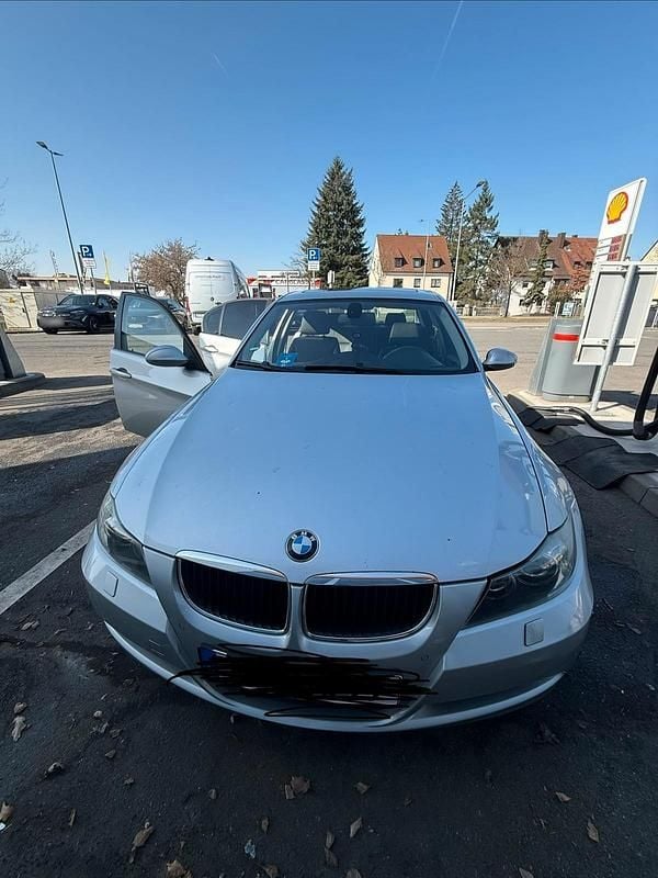 Gebraucht BMW 318 143 PS (105 kW) 2008 Grau Limousine