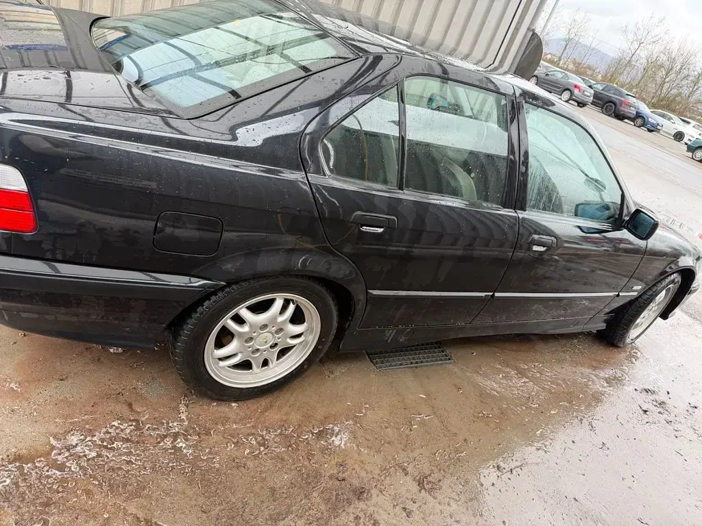Gebraucht BMW 320 Comfort Edition 150 PS (110 kW) 1998 Schwarz Limousine