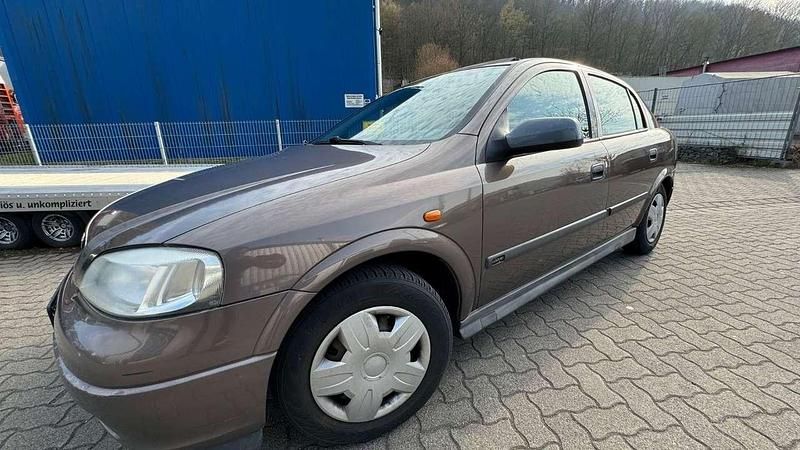 Braun Gebraucht 1998 Opel Astra Limousine | 555 € (Superpreis) - Bild 1/4