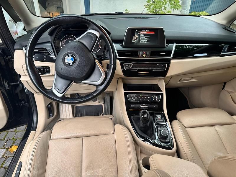Gebraucht BMW 216 Active Tourer 116 PS (85 kW) 2016 Schwarz Van / Kleinbus