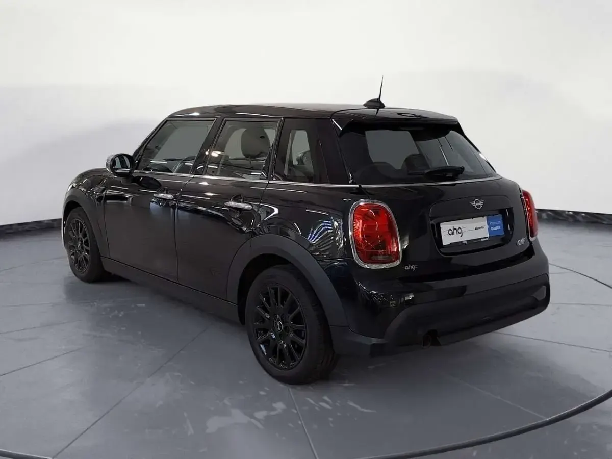 Gebraucht Mini ONE Essential 102 PS (75 kW) 2022 Midnight black metallic Kleinwagen