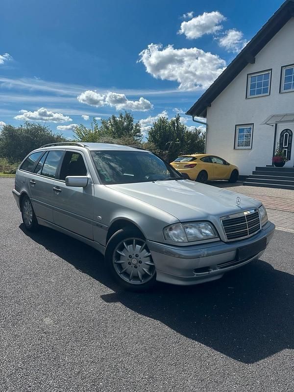 Silber Gebraucht 1998 Mercedes C180 Kombi | 1.800 € (Superpreis) - Bild 1/4
