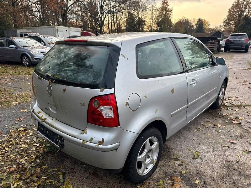 Gebraucht VW Polo Highline 75 PS (55 kW) 2005 Silber Kleinwagen