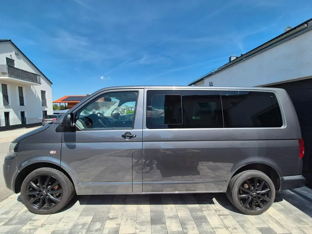 Gebraucht VW Multivan Startline 140 PS (102 kW) 2012 Grau Van / Kleinbus