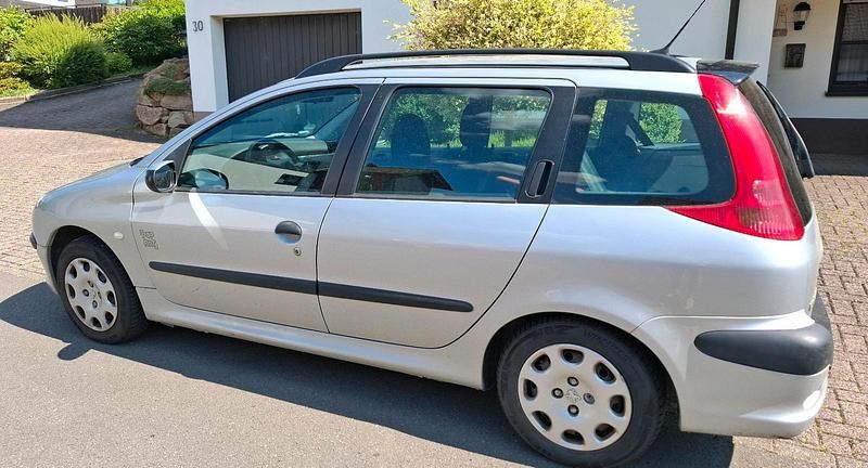 Silber Gebraucht 2004 Peugeot 206 Kombi | 550 € (Superpreis) - Bild 1/4