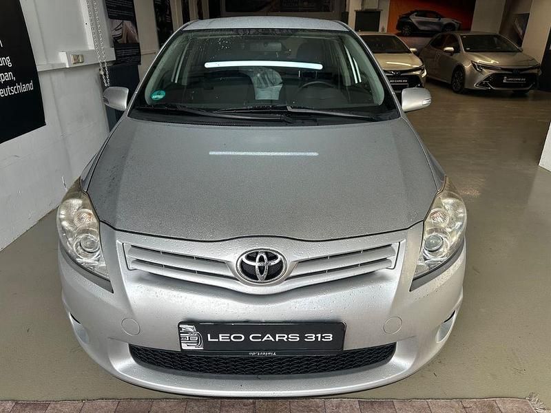 Gebraucht Toyota Auris Edition 132 PS (97 kW) 2011 Blau Kleinwagen