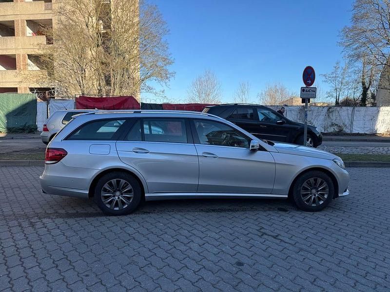 Gebraucht Mercedes E220 170 PS (125 kW) 2014 Silber Kombi