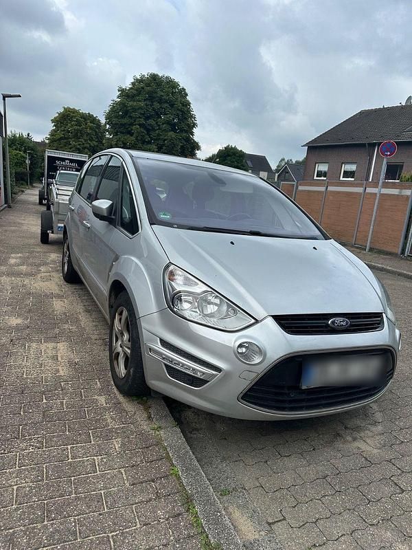 Silber Gebraucht 2013 Ford S-MAX Titanium Van / Kleinbus | 3.500 € (Superpreis) - Bild 1/3