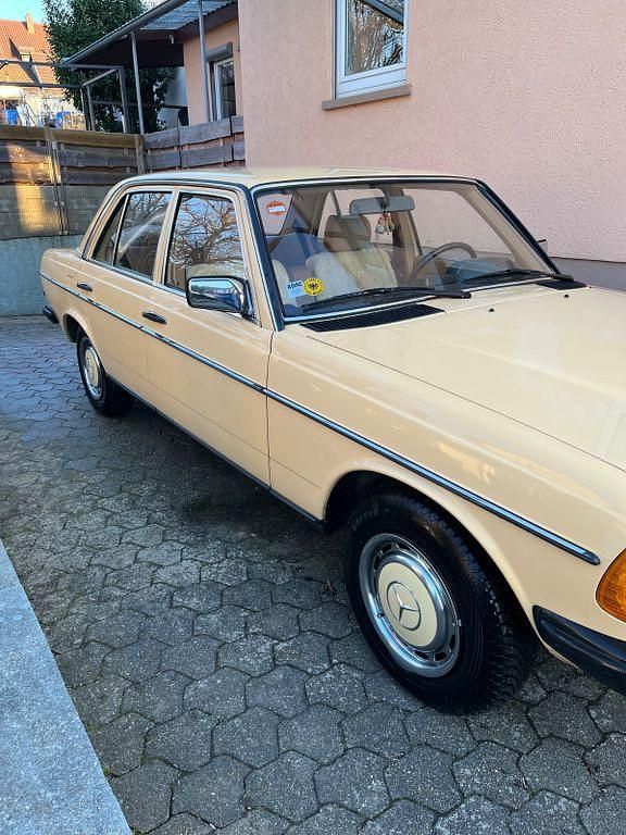 Gebraucht Mercedes 200 109 PS (80 kW) 1983 Beige Limousine