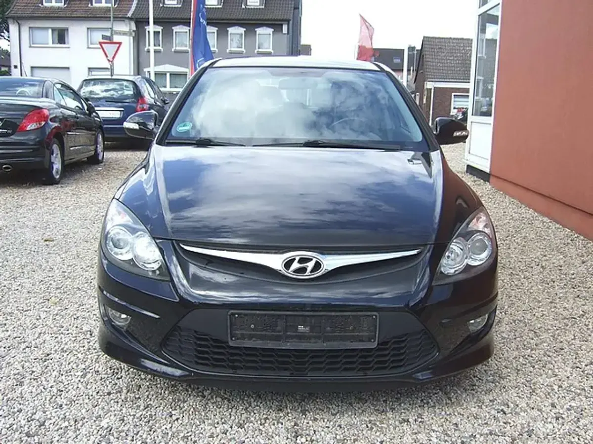 Gebraucht Hyundai i30 Classic 109 PS (80 kW) 2012 Phantom black Kleinwagen