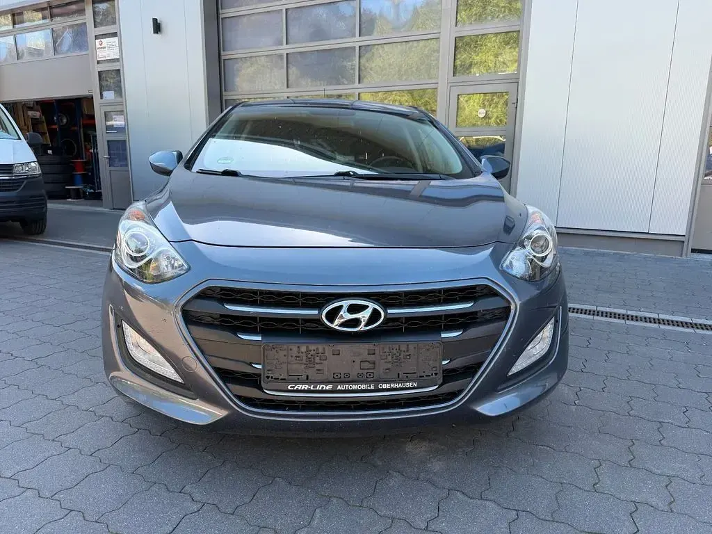 Gebraucht Hyundai i30 Trend 135 PS (99 kW) 2017 Grau metallic Kombi