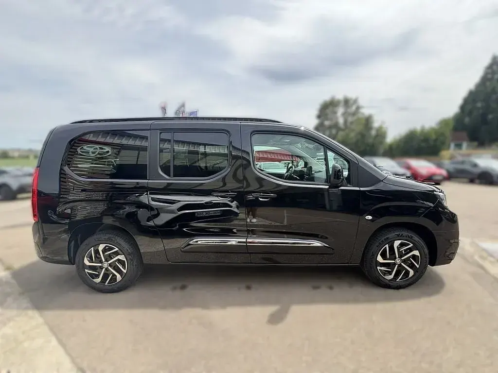 Neu Toyota Proace Verso City 131 PS (96 kW) 2026 Schwarz Kombi