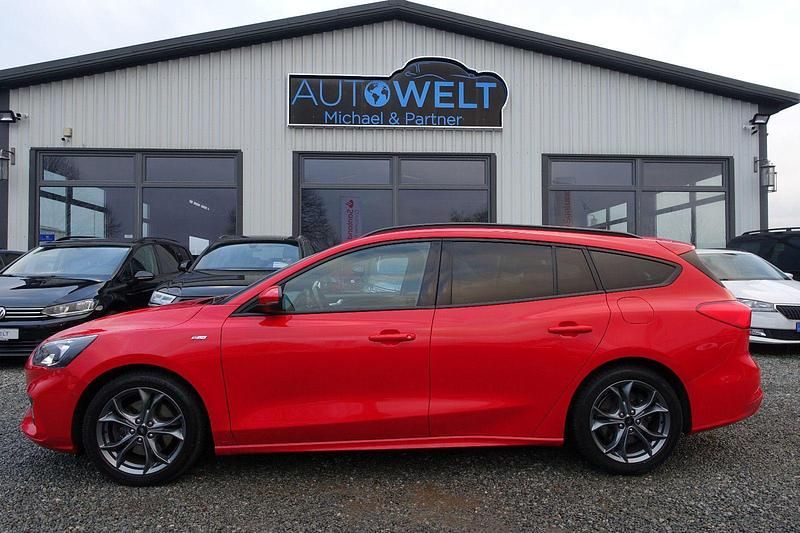 Rot Gebraucht 2020 Ford Focus ST-Line Kombi | 13.990 € (Fairer Preis) - Bild 1/4