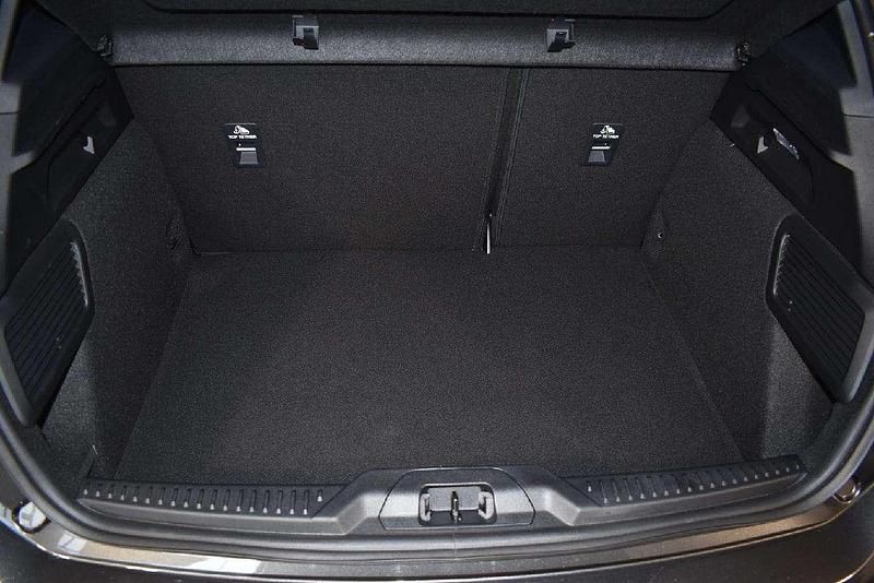 Neu Ford Focus ST-Line 125 PS (91 kW) 2026 Rot Limousine