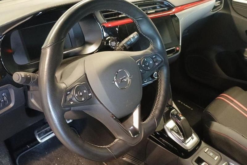 Gebraucht Opel Corsa-e 100 kW (136 PS) 2022 Rot kardio rot met. Kleinwagen