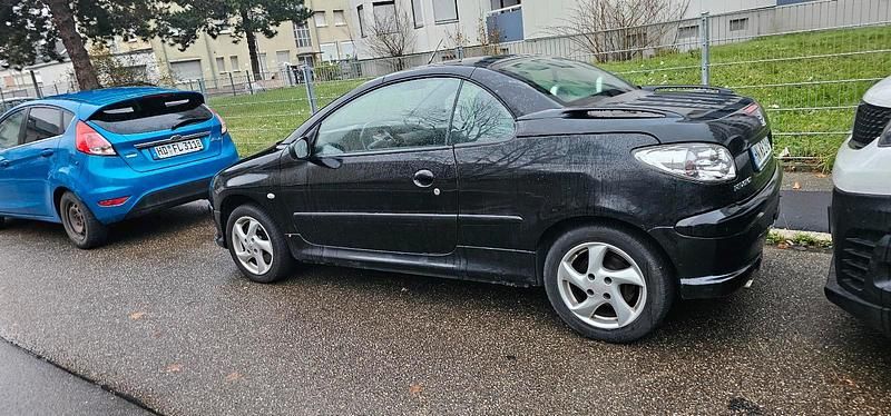 Gebraucht Peugeot 206 CC 101 PS (74 kW) 2002 Schwarz Cabrio