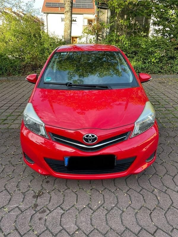 Rot Gebraucht 2012 Toyota Yaris Kleinwagen | 5.499 € (Fairer Preis) - Bild 1/4