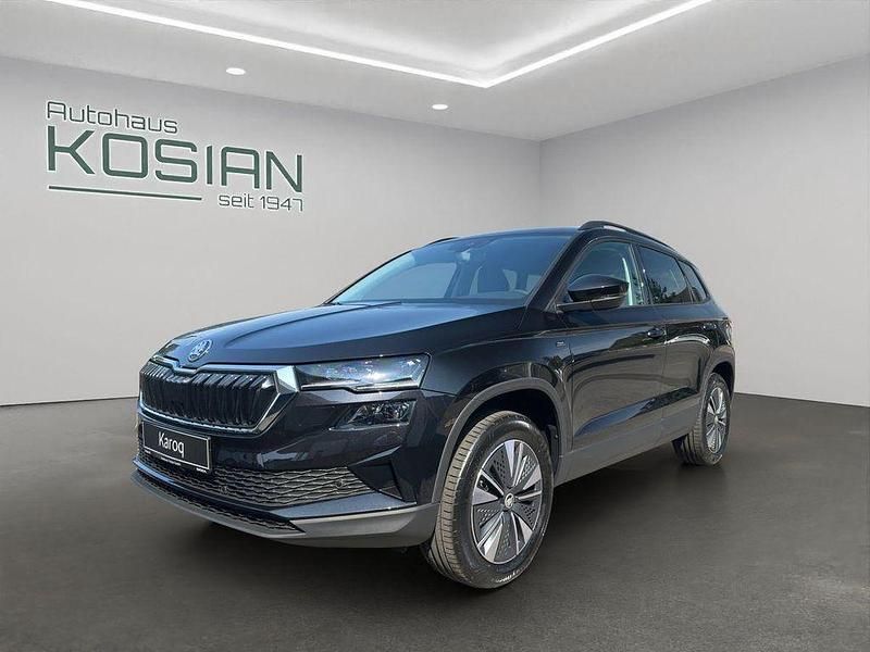 Blackmagic perleff Neu 2025 Skoda Karoq Tour SUV | 44.890 € (Teuer) - Bild 1/4